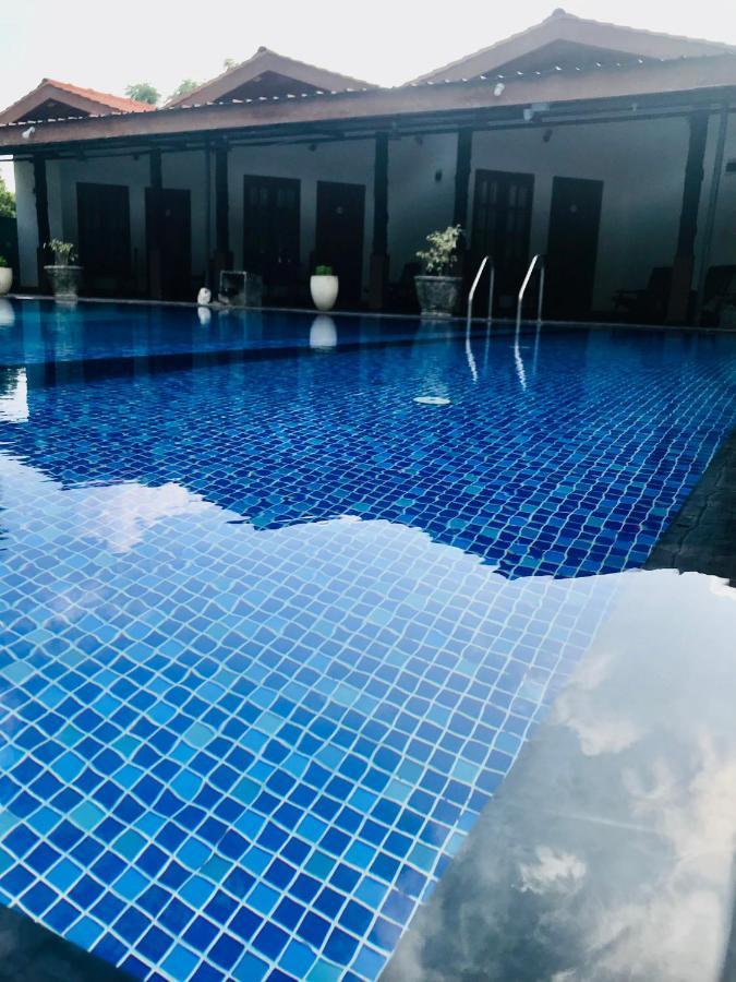 Paris Garden Resort تريكونامالاي المظهر الخارجي الصورة