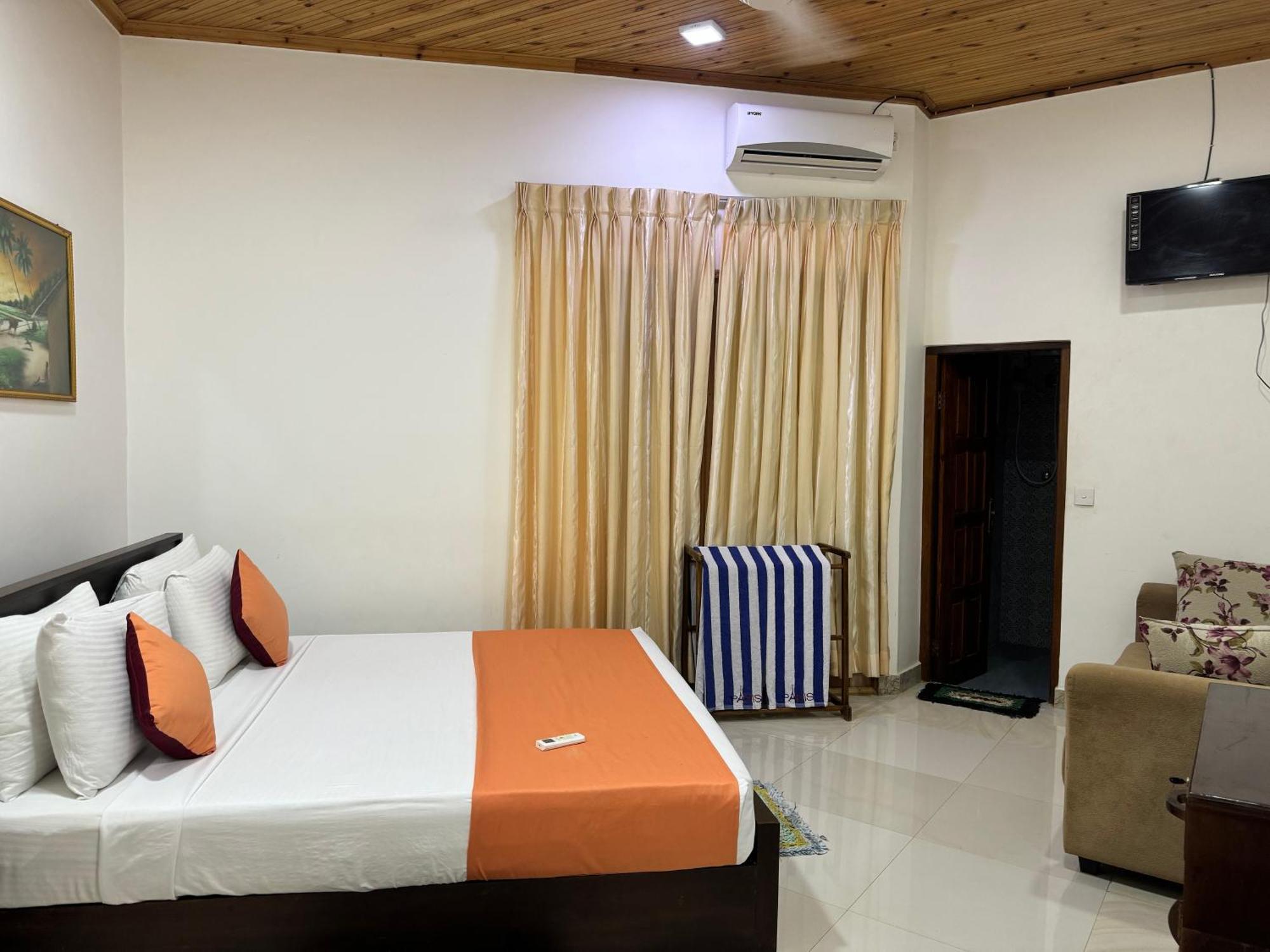 Paris Garden Resort تريكونامالاي المظهر الخارجي الصورة