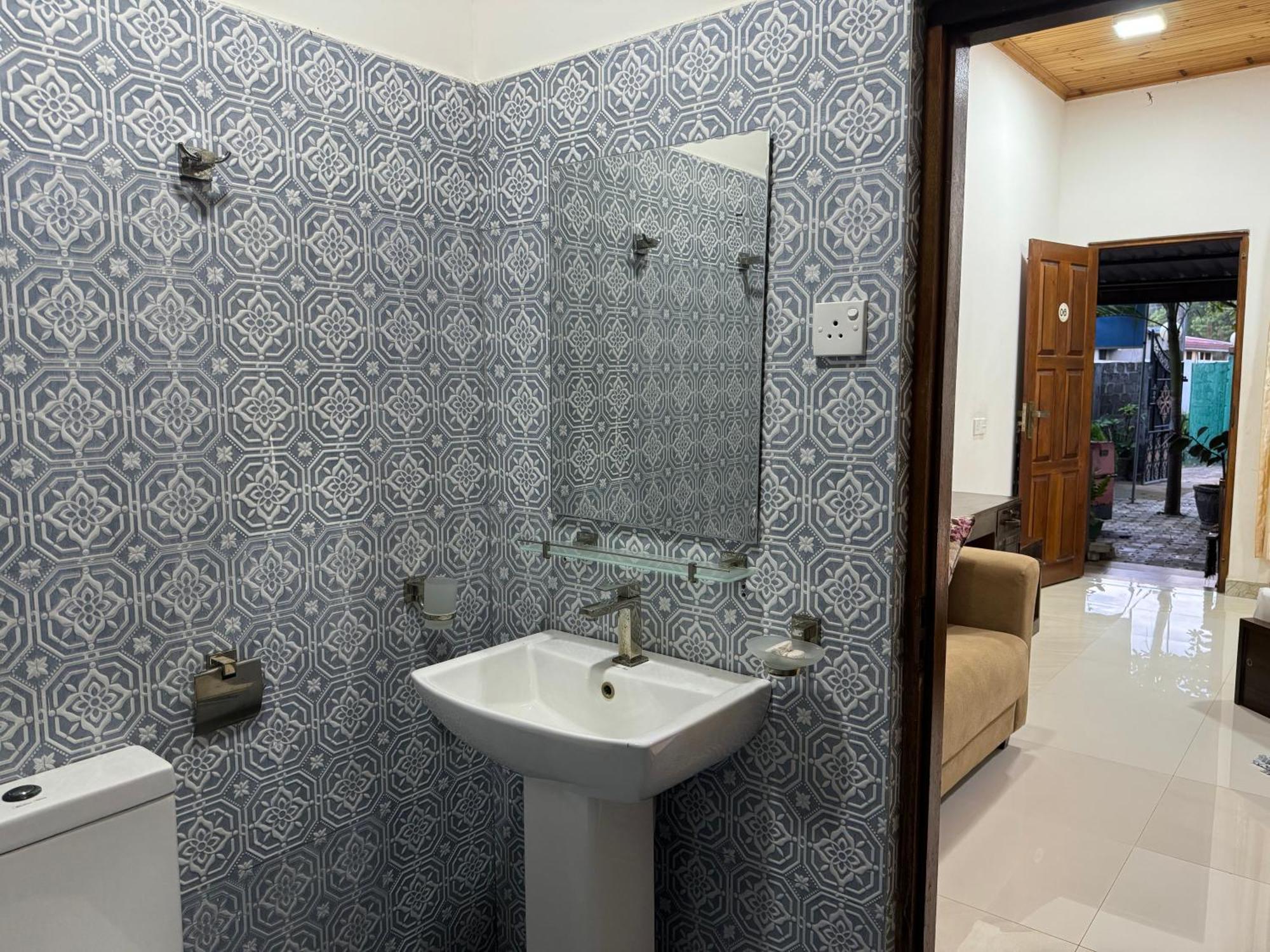 Paris Garden Resort تريكونامالاي المظهر الخارجي الصورة