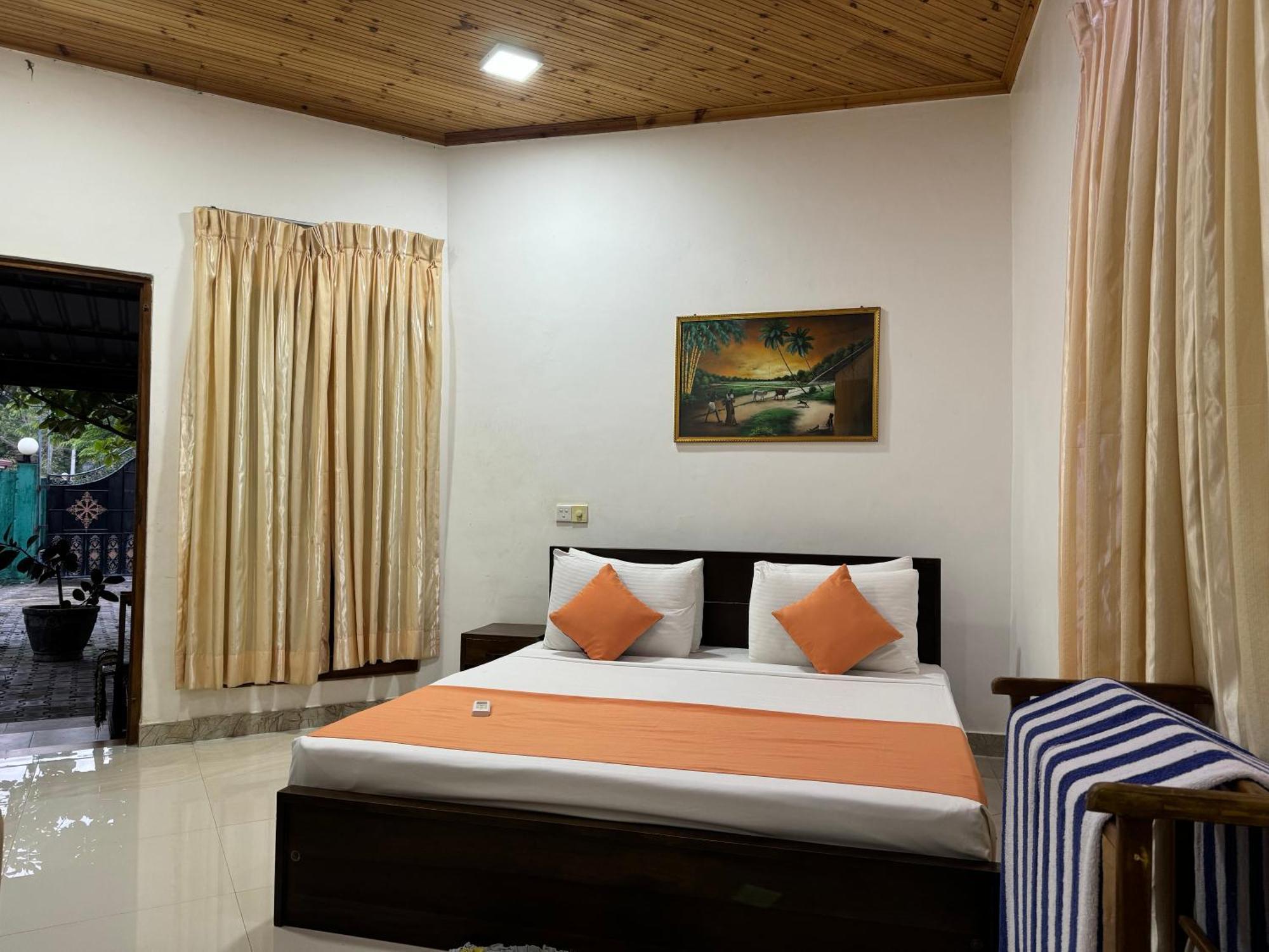 Paris Garden Resort تريكونامالاي المظهر الخارجي الصورة