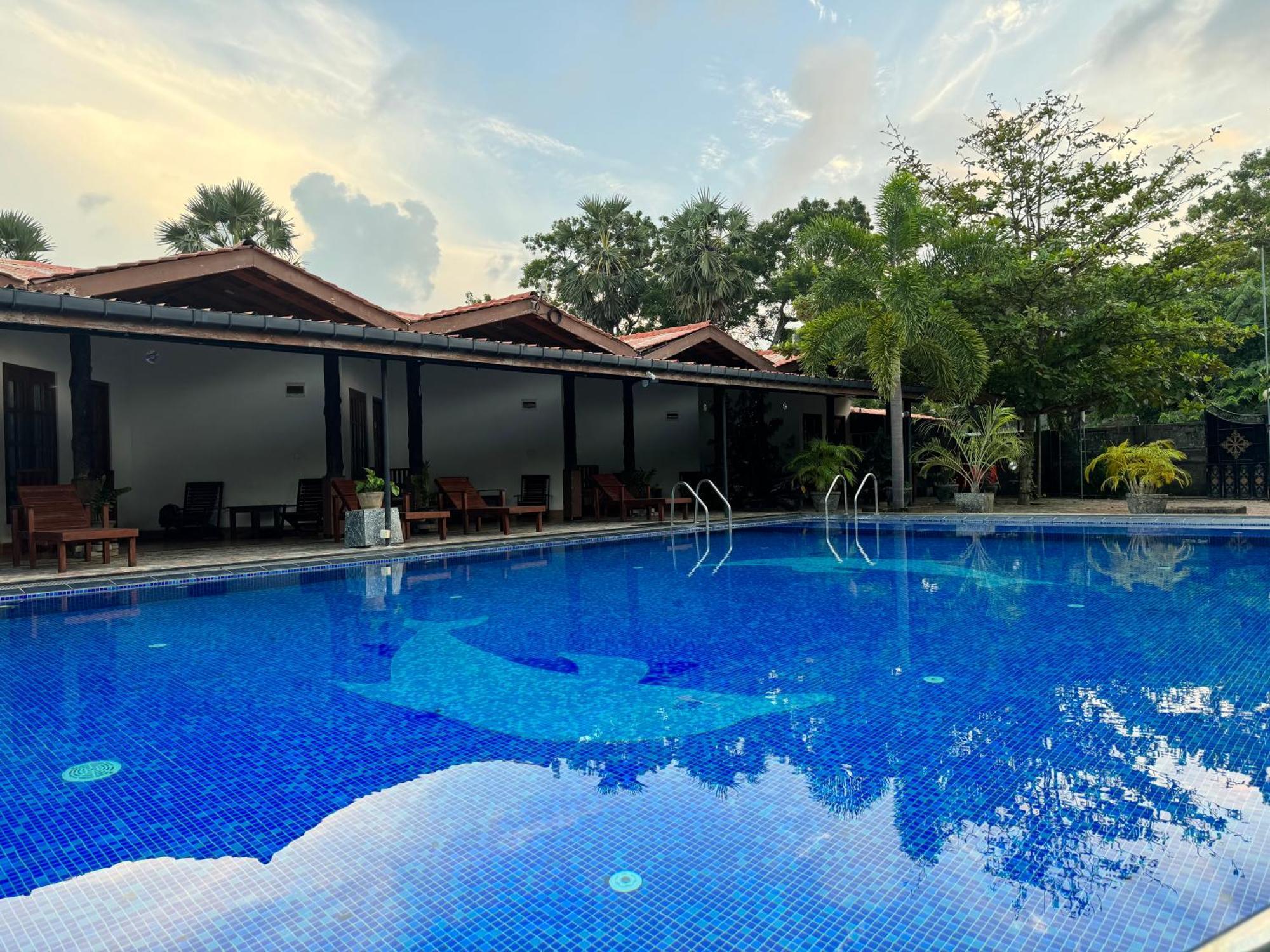 Paris Garden Resort تريكونامالاي المظهر الخارجي الصورة
